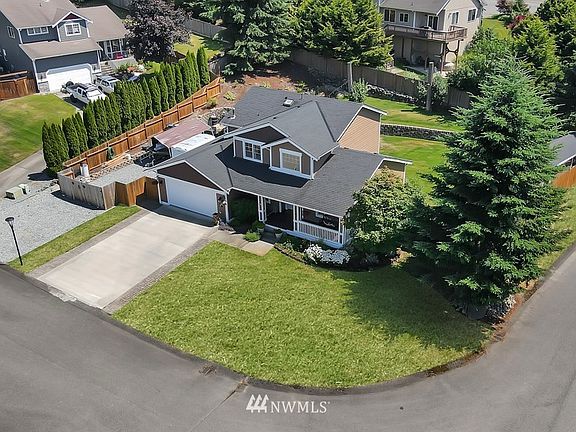 Gorgeous home on a corner lot>