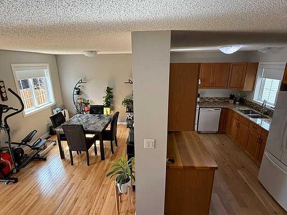 5th image of 10220 E 106th St