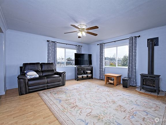 5th image of 2335 Washington Street
