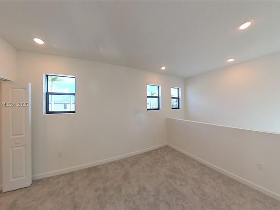 4th image of 4933 Oakmont Dr #4933
