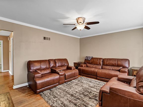 3rd image of 9512 Theodosia Ave