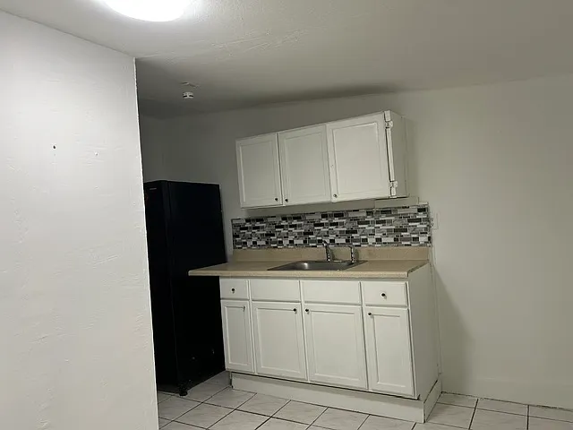 939 NW 24th Ct — Photo 3