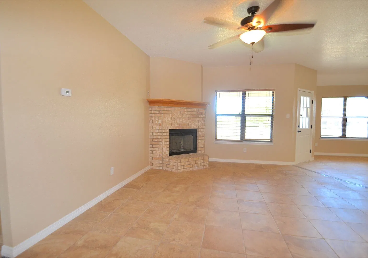 Beautiful Home In The Heart of Killeen — Photo 2