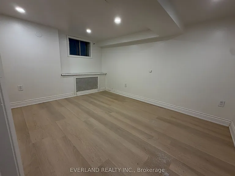 247 Belgravia Ave #LOWER — Photo 5