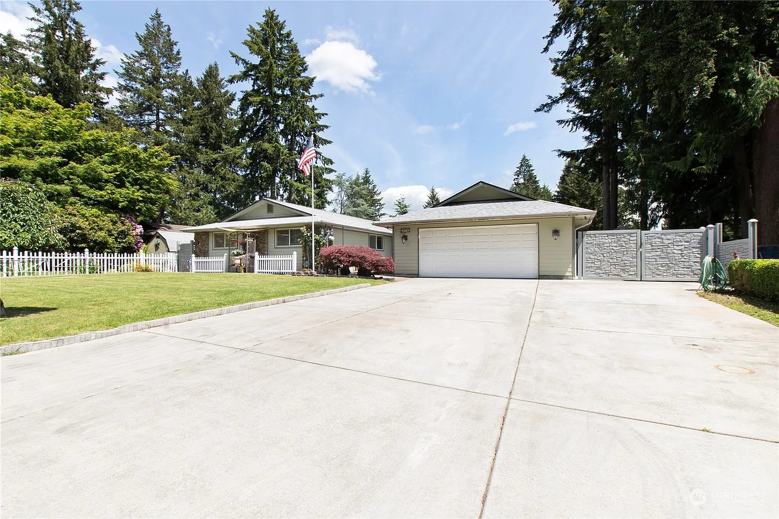 2906 Brentwood Drive SE photo 1