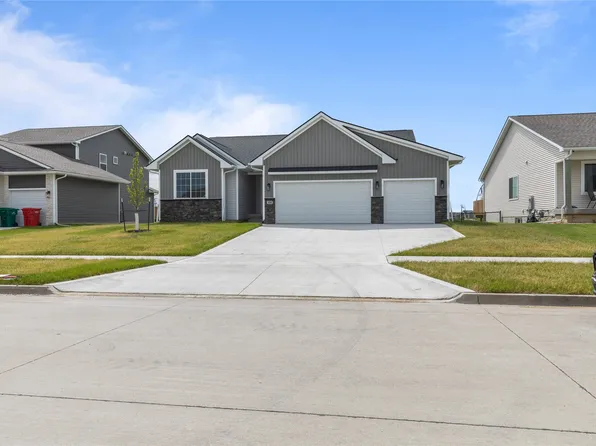 410 NE Madison Ave, Elkhart, IA 50073