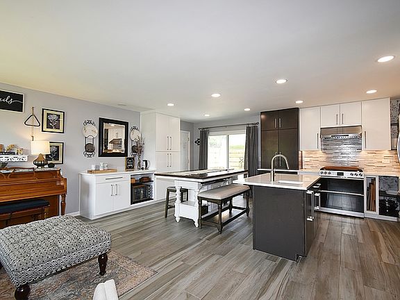4th image of 2360 Harbor Ln