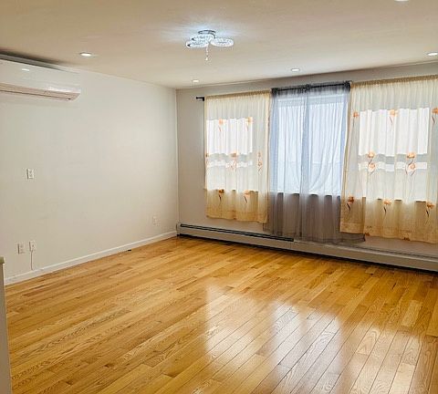2nd image of 14469 28th Ave Floor 1
