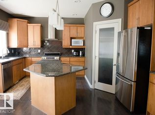 6162 Maynard Cres NW, Edmonton, AB T6R 0H8