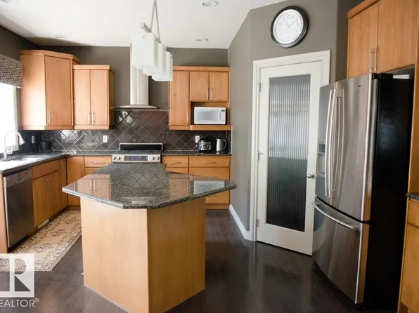 6162 Maynard Cres NW, Edmonton, AB T6R 0H8