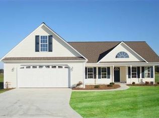 100 Van Riggs Rd, Hubert, NC 28539