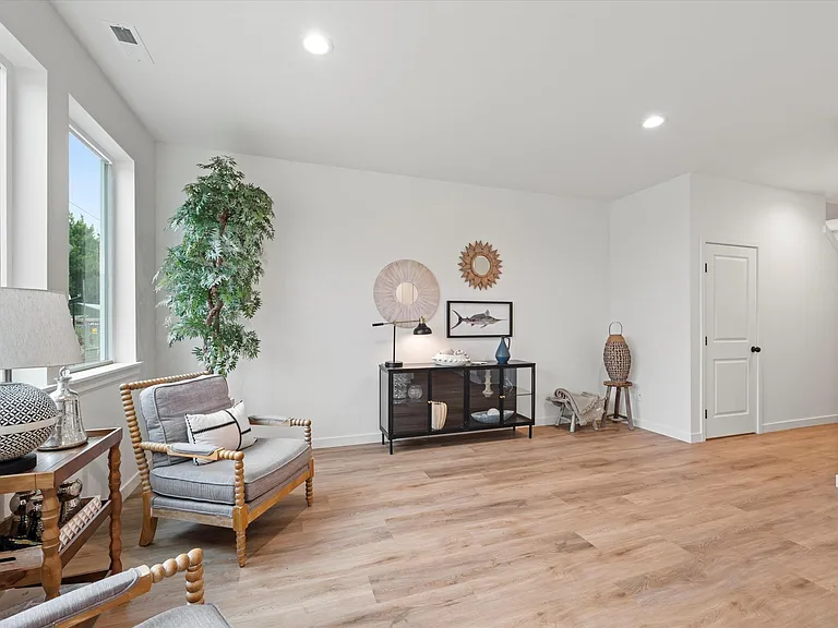 3555 W 6th Pl — Photo 9