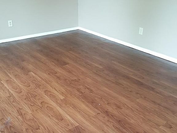 4th image of 6076 Royal Oak Dr