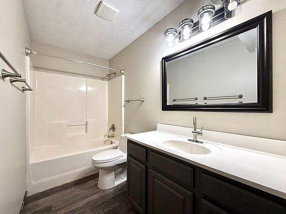 4th image of 109 S 1st St APT 1
