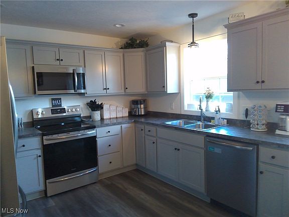 2nd image of 878 Liberty Ct SW
