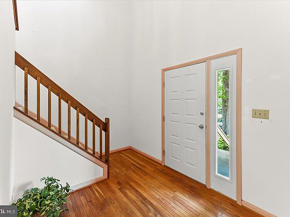 5th image of 70 Yellowwood Dr