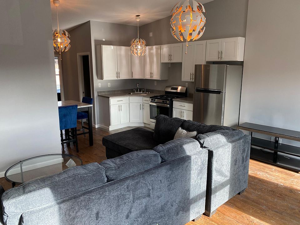1st image of 158 Broadway Floor 3