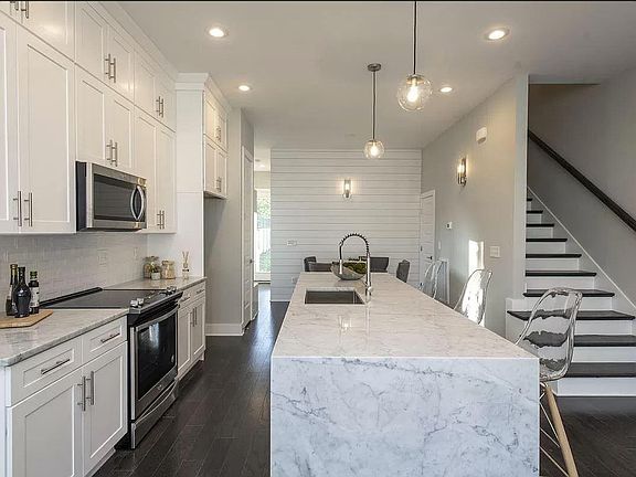 3rd image of 2419 Scovel St