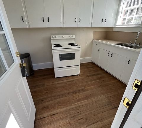 3rd image of 105 Green Ave #1B
