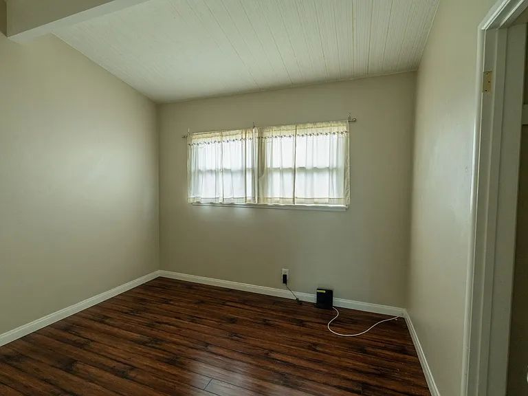 2033 E Garvey Ave N — Photo 22