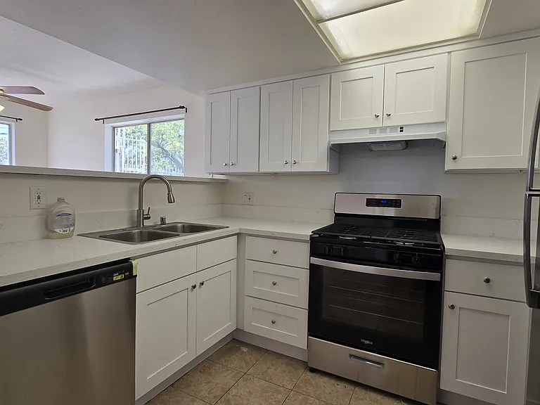 11837 Courtleigh Dr #10 — Photo 8