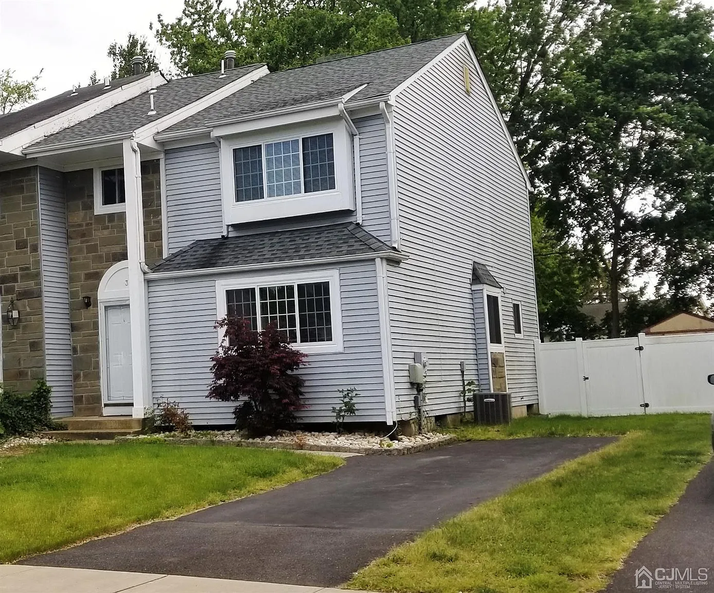31 Marc Dr photo 1