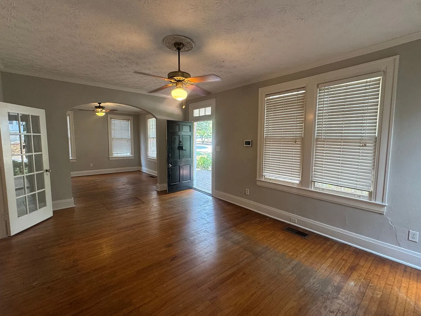 Four Bedrooms in The Garden District — Photo 4