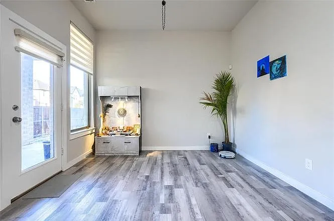 3300 Hawkins Ave — Photo 14