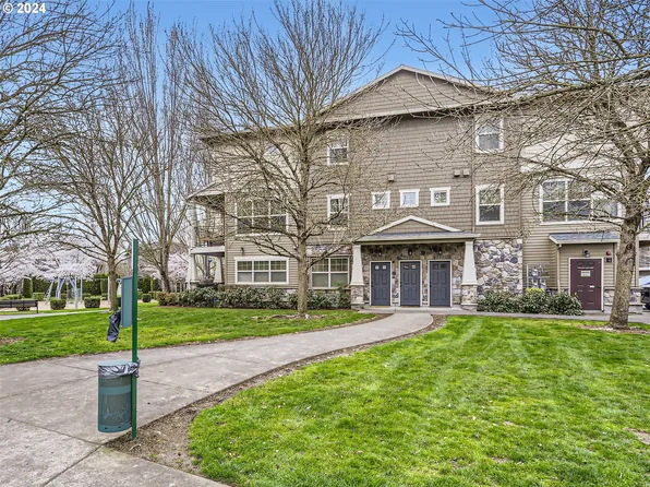 727 NE Adwick Dr, Hillsboro, OR 97006