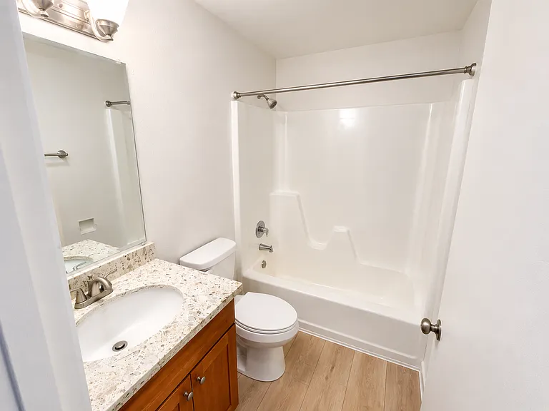 1605 Maple Ln #B — Photo 3