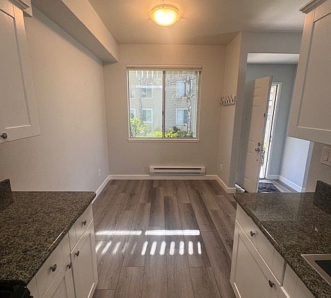 4th image of 2415 Creekside Ct