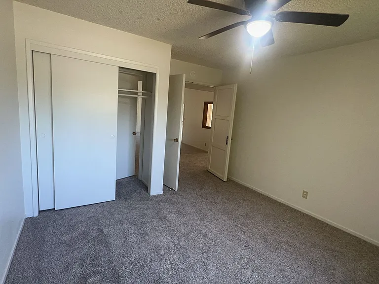 303 Diane Ct — Photo 2