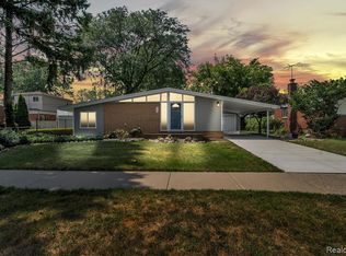 229 Redwood Dr, Troy, MI 48083