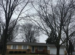 5526 Robin Dr, Grand Blanc, MI 48439