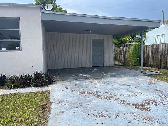 2nd image of 2122 Plunkett St #2