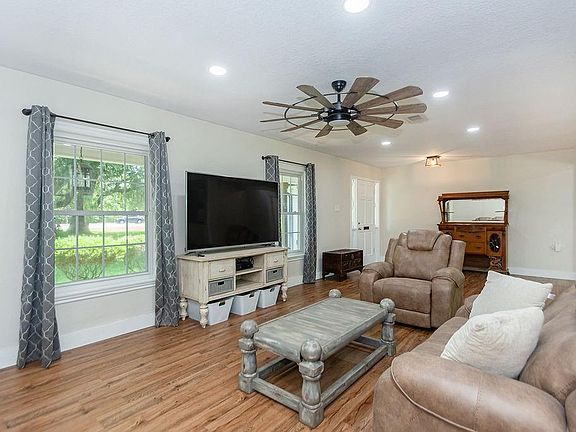 2nd image of 220 Oyster Creek Dr