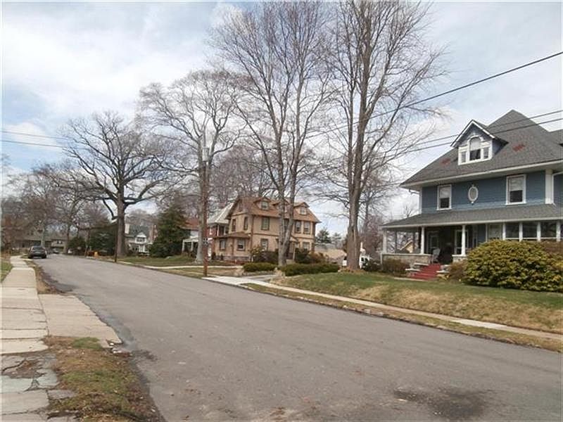 2nd image of 216 W Winona Ave