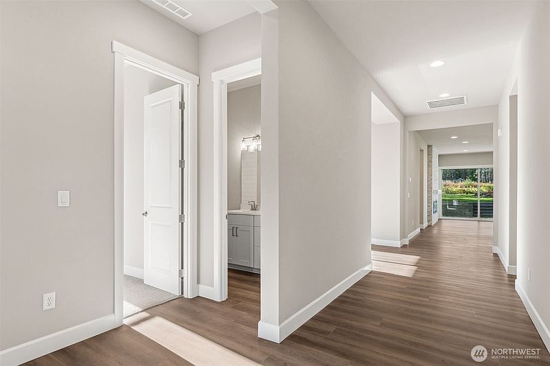 3rd image of 10330 136th Avenue NE #224