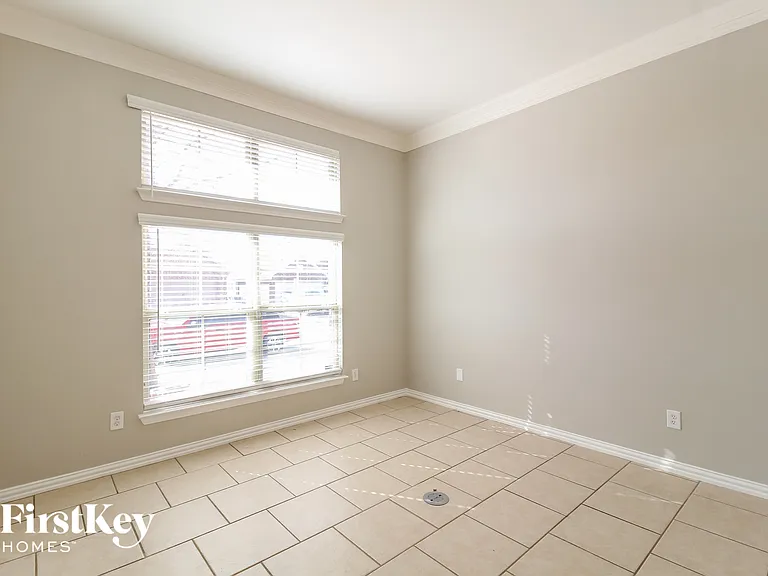 15024 Spruce St — Photo 12