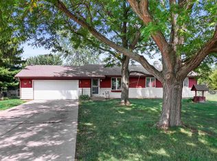4710 W Greenfield Rd, Janesville, WI 53548