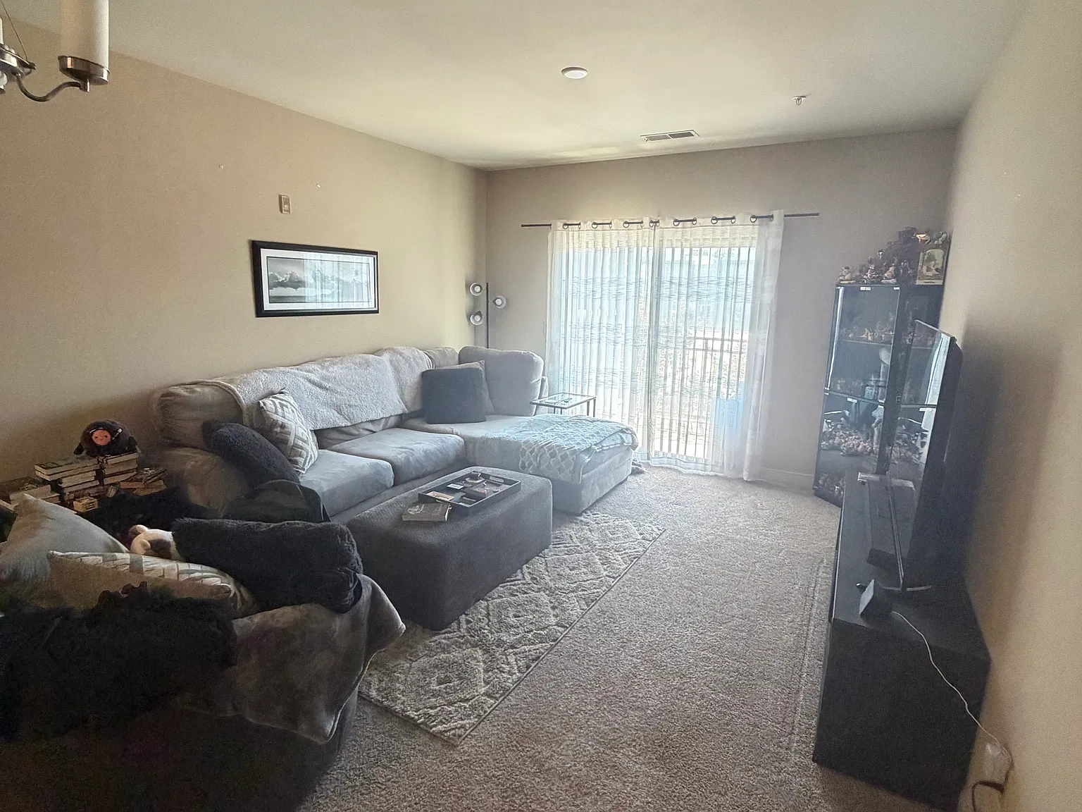 1 bed, 845 sqft, $1,566 — Photo 3