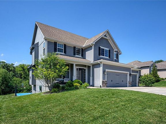 3rd image of 5860 Thousand Oaks Dr