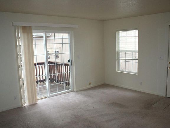 3rd image of 130 SW Westpine Pl APT 5
