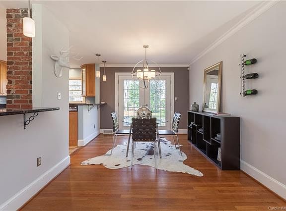 4th image of 2547 Country Club Ln