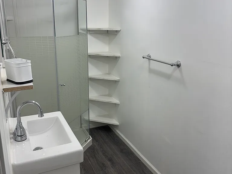 910 Hill St — Photo 10