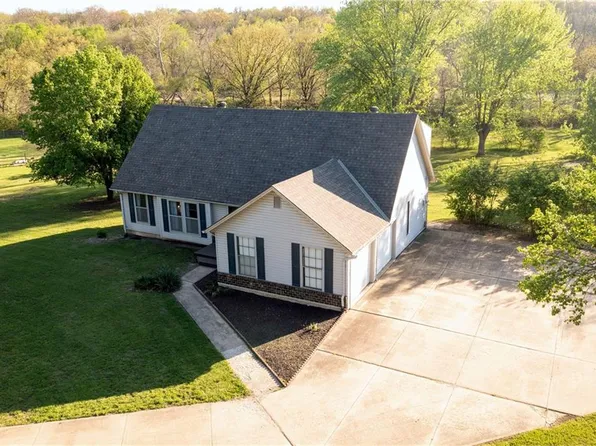 8936 Millstone Dr, Lenexa, KS 66220