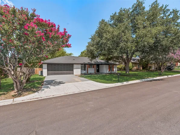 6725 Greenacres Dr, North Richland Hills, TX 76182