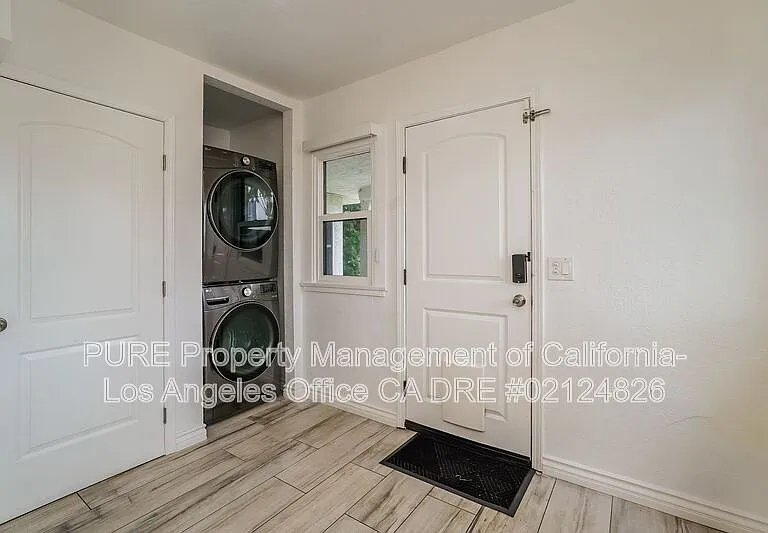 5049 Pickford St — Photo 10
