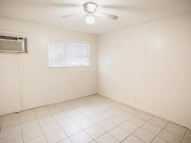 1239 N Lbj Dr #E — Photo 6