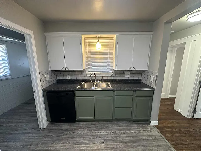 501 S Wheeling Ave — Photo 13